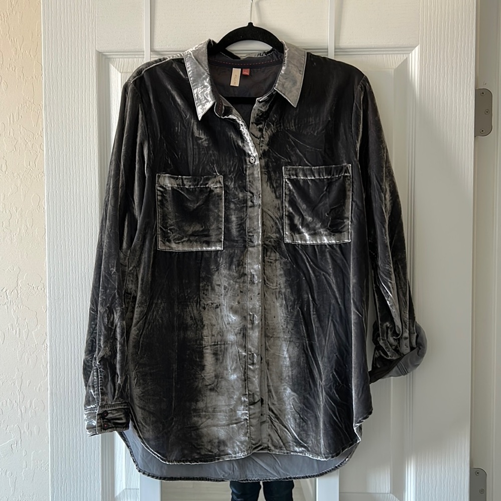 Pilcro/Anthropologie Large Women’s Crushed Velvet gray Blouse.